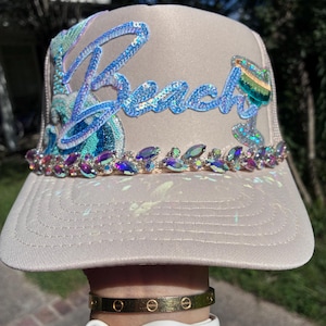 Chapeau de plage beige | Chapeau de plage pailleté | Chapeau glamour côtier | Chapeau de vacances pour femme | Accessoires de plage de luxe | Vêtements de villégiature