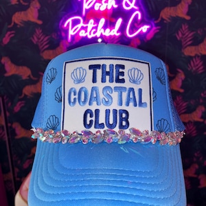 Casquette trucker Coastal Club | Chapeau de cow-girl côtier | Chapeau de club de plage | Petite-fille côtière | Chapeau de plage bleu | Chapeau de vacances d'été