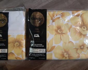 Vintage Wabasso No Iron Pillow Slips & Double Bottom Fitted Sheet Set