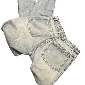 1980’s Vintage Gap High Waisted Light Wash Straight Leg Jean Size 27 Waist