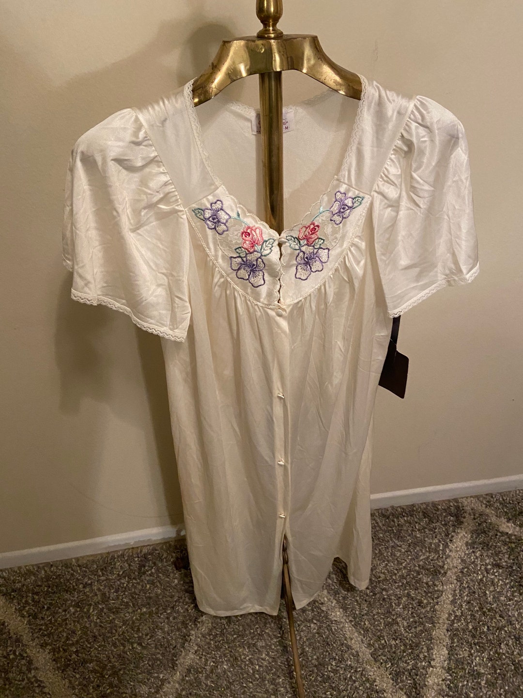 1980s Vintage White Embroidered Vanity Fair Nightgown/robe With ...