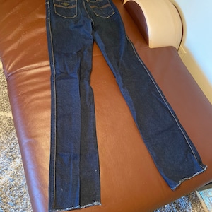 1970er bis Anfang der 1980er Jahre Brittania taillierte Dark Wash Jeans mit hoher Taille By Brittania Sportswear Größe 30 Taille Lang