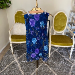 90s Vintage Blue Floral Print Midi Skirt By Ady Gluck-Frankel For Necessary Objects Vintage Size Large Modern Size Medium image 2