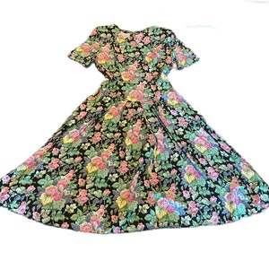 Jaren &#39;80 jurk met korte mouwen en bloemenprint van Melanie Drucker voor E.D. Michaels maat medium