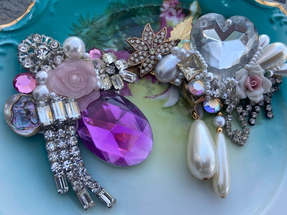 Art brooches and pins shop