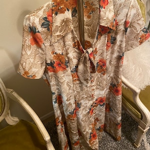 1970s Does 1940s Vintage Floral Print Button Up Dress XL to XXL