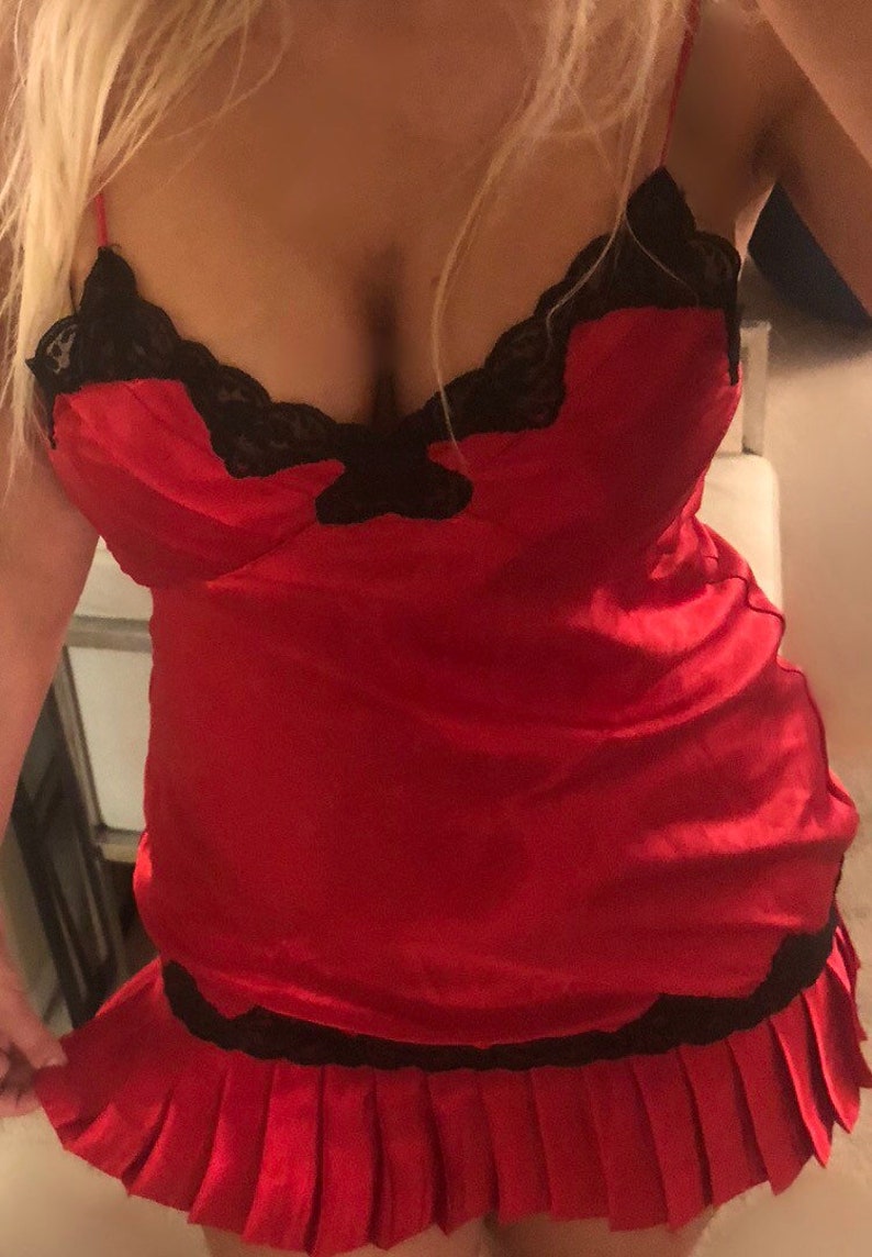 1980s Gold Tag Victoria/'s Secret Red Nightie Size Small