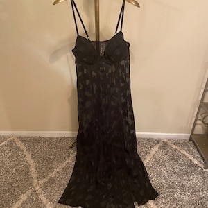 90s Vintage Victoria&#39;s Secret Sheer Black Heart Camisón/Slip Dress Vintage Size Large Modern Medium & Some Size Large