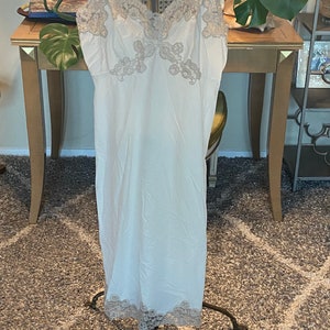 Vintage Cream Slip By Van Raalte w Lace Trim 35 inch bust