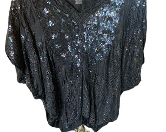 Blusa de manga corta con lentejuelas y cuentas de seda vintage de la década de 1980 con tamaño de mariposa XXL a grande