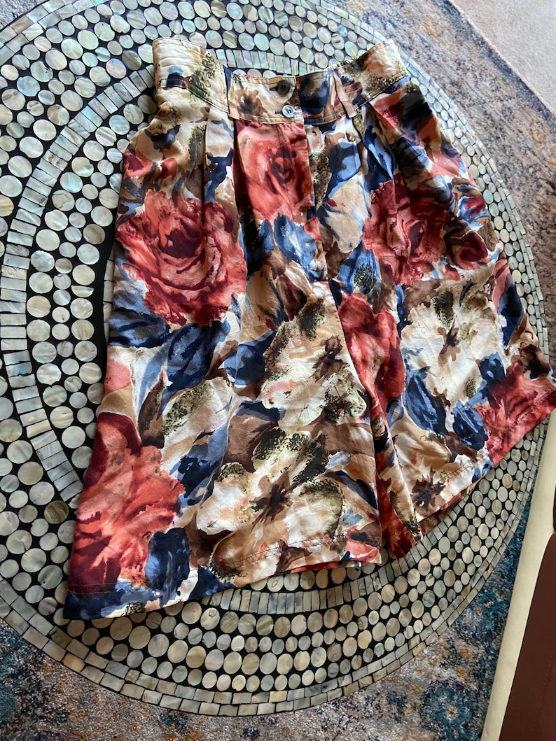 90s Vintage Silk Floral High Waisted Shorts By Forenza size medium to large