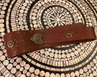 Ceinture Boho en cuir vintage avec des accents métalliques Taille 31 à 38 pouces
