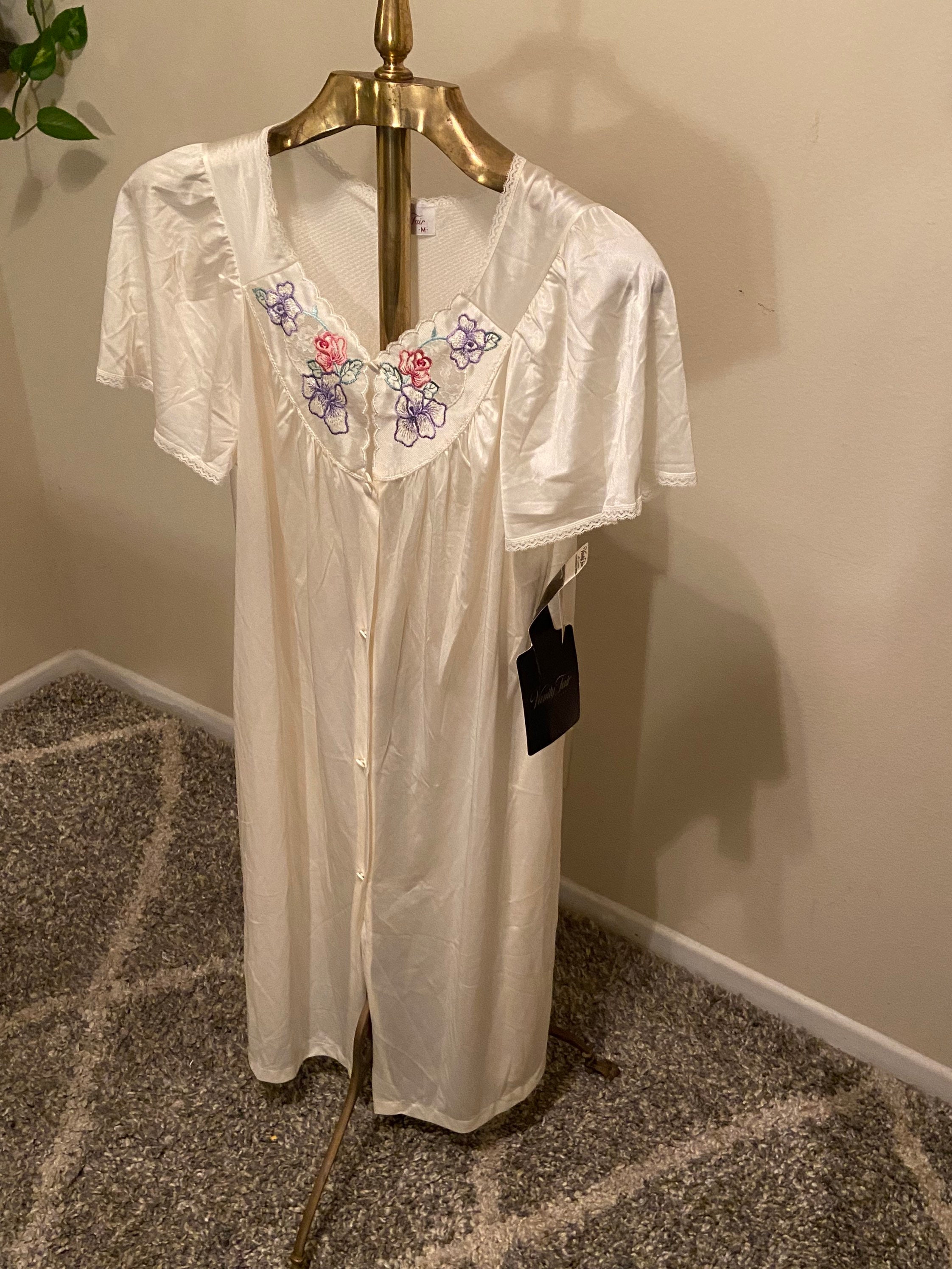 1980s Vintage White Embroidered Vanity Fair Nightgown/robe With ...