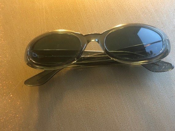 90s Vintage Gucci Sunglasses - image 3