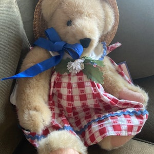 1992 Fluffy VanderBear Family Picnic Bear With Original Tag Attached