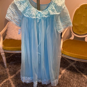 1950s to 1960s Vintage Matching 2 Piece Blue Peignoir Set By Miss Elaine Original Tags On Both Pieces Vintage Size Large Modern Medium/Small