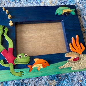 Children’s Frame Under Water Ocean Scene Featuring A Swimming Frog & Fish Holds a 4 x 6 Photo
