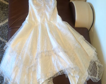 80s Vintage White Lace Dress With Asymmetrical Hem