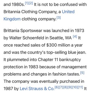 K&ouml;nnte beinhalten: Ein Screenshot eines Wikipedia-Artikels &uuml;ber Brittania Sportswear Ltd, ein Bekleidungsunternehmen, das in den 1970er und 1980er Jahren f&uuml;r Damenjeans bekannt war. Der Artikel behandelt die Geschichte des Unternehmens, einschlie&szlig;lich seiner Gr&uuml;ndung im Jahr 1973, seiner Spitzenums&auml;tze in den 1980er Jahren und seiner letztendlichen &Uuml;bernahme durch Levi Strauss & Co. im Jahr 1987.