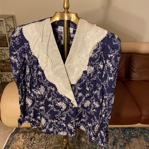 1980s Vintage Navy Blue And White Victorian Prairie Style Top Or Blazer By Scott McClintock size large vintage size 16