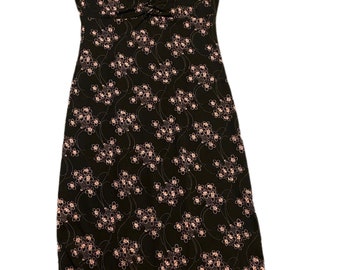 80-tals vintage BCBG Max Azria svart klänning med rosa blommönster, storlek medium.