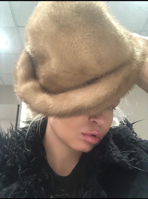 Vintage real real blonde mink fur hat. Vintage 1960s Blonde Mink Fur Cloche Hat by Bullocks – Size  main image 2