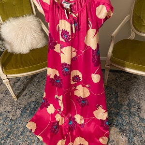 1970s Vintage Deadstock Hot Pink Floral Print Hilo Hatties Mumu Dress Size Medium Never Worn Tags Attached