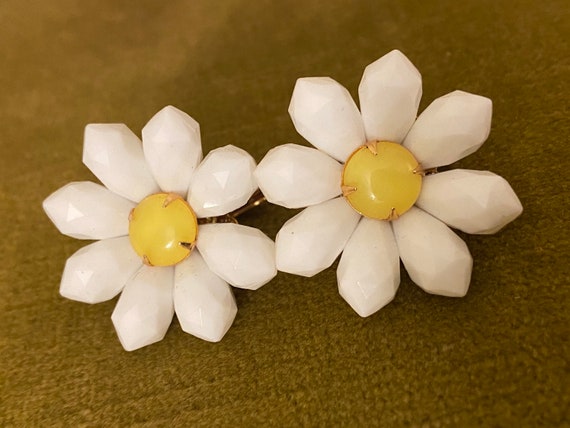 Vintage Beaded Daisy Clip On Earrings - image 3