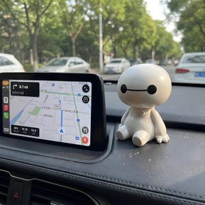 Cute Robot Car Dashboard Figurine, White Cartoon Bobble Ornament, Car Interior Decor, Novelty Gift