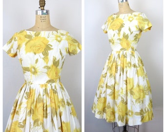 Vintage 1950s rose print dress fit and flare full skirt yellow floral