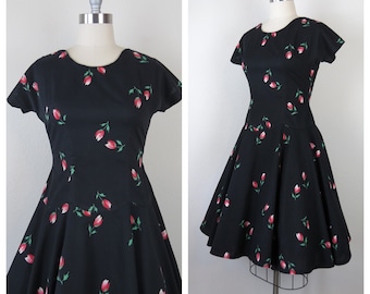 Vintage 1950s floral dress size medium cotton fit and flare day dress dark floral tulip print