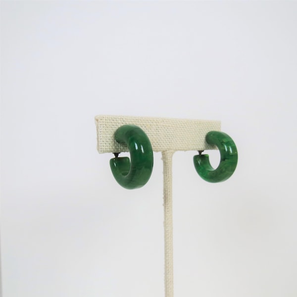 Vintage 1950s bakelite earrings, hoops, clip on, green marble