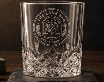 Anpassat whiskyglas med barlogotyp, personligt rockglas med företagslogotyp, graverat gammaldags glas, barpresent till restaurang, pub, klubb