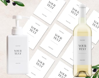 Könnte beinhalten: Eine weiße, rechteckige Pumpflasche und eine klare Glasweinflasche, beide mit weißen Etiketten und dem schwarzen Text YOUR TEXT versehen. Mehrere zusätzliche weiße, rechteckige Etiketten mit demselben Text sind im Hintergrund angeordnet.