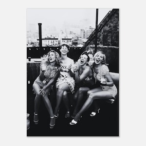 Poster di SATC / Quadro in bianco e nero con tema televisivo / Stampa fotografica vintage di moda / Decorazione per serata tra ragazze / Estetica per appartamento in città immagine 5