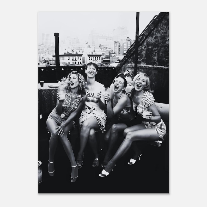 Poster di SATC / Quadro in bianco e nero con tema televisivo / Stampa fotografica vintage di moda / Decorazione per serata tra ragazze / Estetica per appartamento in città immagine 5