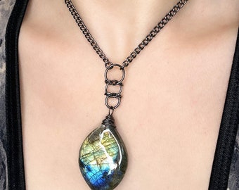Gothic Labradorite Necklace, Witchy Gunmetal Chainmail Gemstone Pendant, 90s Alt Goth Grunge Jewelry, Edgy Pagan Whimsigoth Style