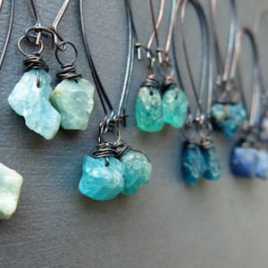 Pendientes de piedras preciosas en bruto, pendientes colgantes bohemios, pendientes de cristal en bruto, pendientes de piedra en bruto, pendientes de estilo místico, joyería de apatita, amatista y tanzanita