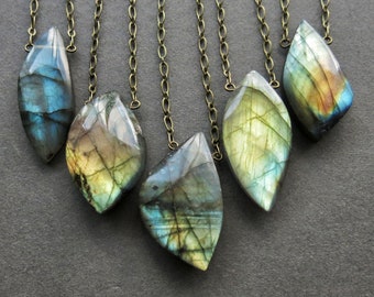 Labradorite Necklace - Gemstone Necklace - Labradorite Pendant - Boho Stone Necklace - Labradorite Jewelry - Stone Jewelry - Stone Pendant