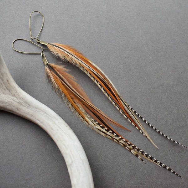 Boucles d'oreilles plumes brun rouille - Bijoux naturels en vraies plumes - Boucles d'oreilles bohèmes pendantes - Boucles d'oreilles longues plumes - Boucles d'oreilles orange brûlé