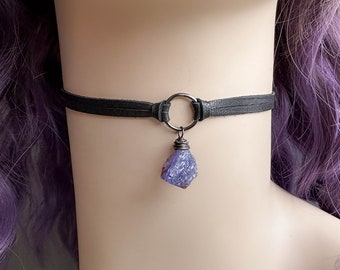 Raw Tanzanite Crystal Choker Necklace, Dainty Black Leather O Ring Choker Collar with Gemstone, Whimsigoth Pagan Wiccan Gothic Goth Jewelry