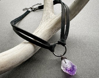 Raw Amethyst Choker, Dainty Black Leather O Ring Choker with Crystal Pendant, Witchy Gothic Gemstone Collar Necklace, Boho Goth Jewelry