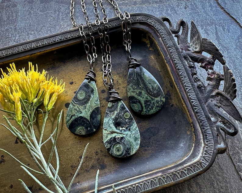 Kambaba Jasper ketting, Boho natuursteen hanger, Witchy groene edelsteen ketting, grunge Fairycore Woodland Goth heidense Wiccan sieraden afbeelding 7