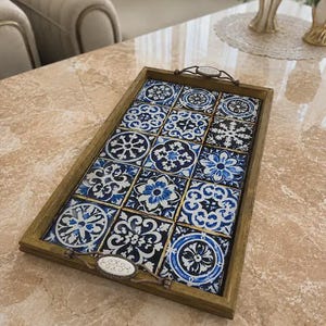 Bandeja de cerámica con marco de madera - Diseño de azulejos artesanal, decoración de cocina