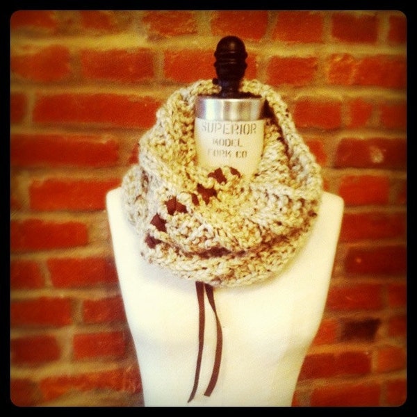 Leather Lace-up Cowl. Oatmeal yarn. Boho hand knit circle scarf. Cowl. Snood. Cozy neck warmer. Wool blend yarn. Super soft scarf.