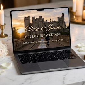 Peut inclure: Un ordinateur portable affichant un site de compte à rebours de mariage avec le texte Olivia & James OUR LUXURY WEDDING 06 OCT 2024 34 DAYS : 14 HOURS : 21 MIN : 43 SEC UNTIL WE SAY I DO, une image de château, une boîte à bague et des fleurs.