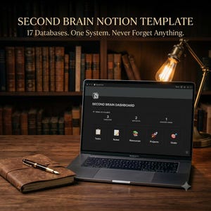 Può includere: Un computer portatile che mostra una dashboard Second Brain Notion Template con icone per attività, note, risorse, progetti e obiettivi. Lo schermo mostra il testo Second Brain Dashboard. Un taccuino in pelle e una penna stilografica su una scrivania.