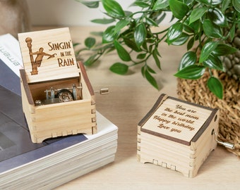 Singin in the Rain - Caja de música de madera de manivela personalizada con grabado personalizado