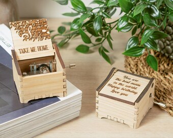 Take Me Home - John Denver - Gepersonaliseerde hand crank houten muziekdoos met aangepaste gravure