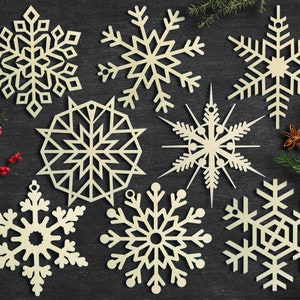 Ensemble de 8x Snowflake Ornement en bois de Noël / Laser Cut Bois Décor / Cadeau de Noël image 1